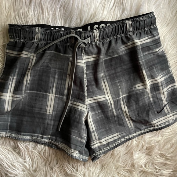 Nike running shorts small - Picture 1 of 3